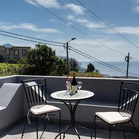 Guestready - Quiet House & Heated Pool W Sea View بيت ضيافة *