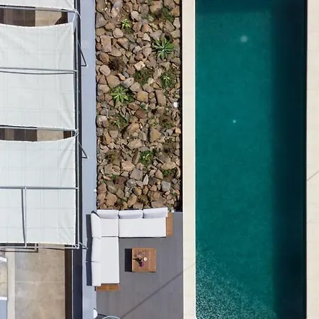 Guestready - Quiet House & Heated Pool W Sea View بيت ضيافة *
